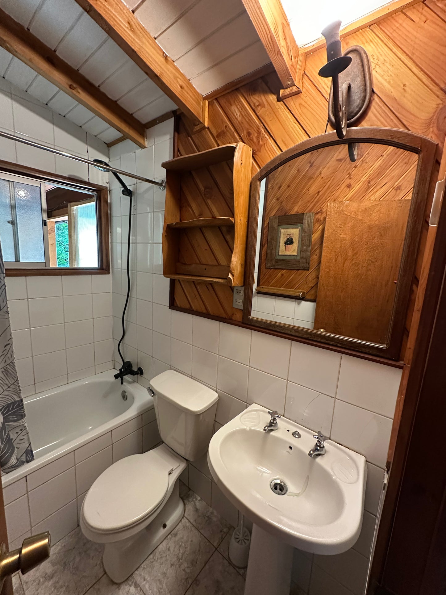 Casa frente al Lago Caburgua con playa privada