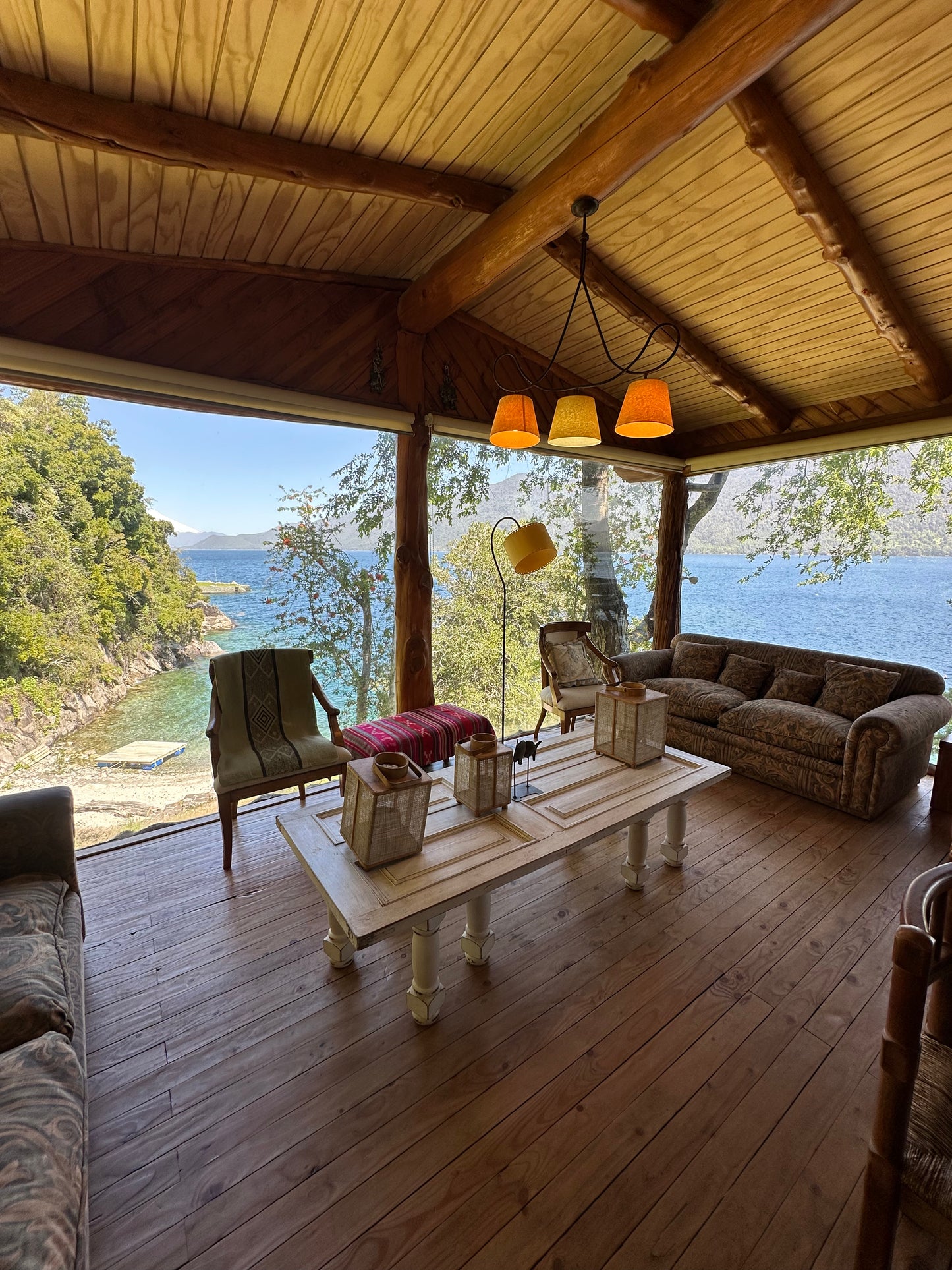 Casa frente al Lago Caburgua con playa privada