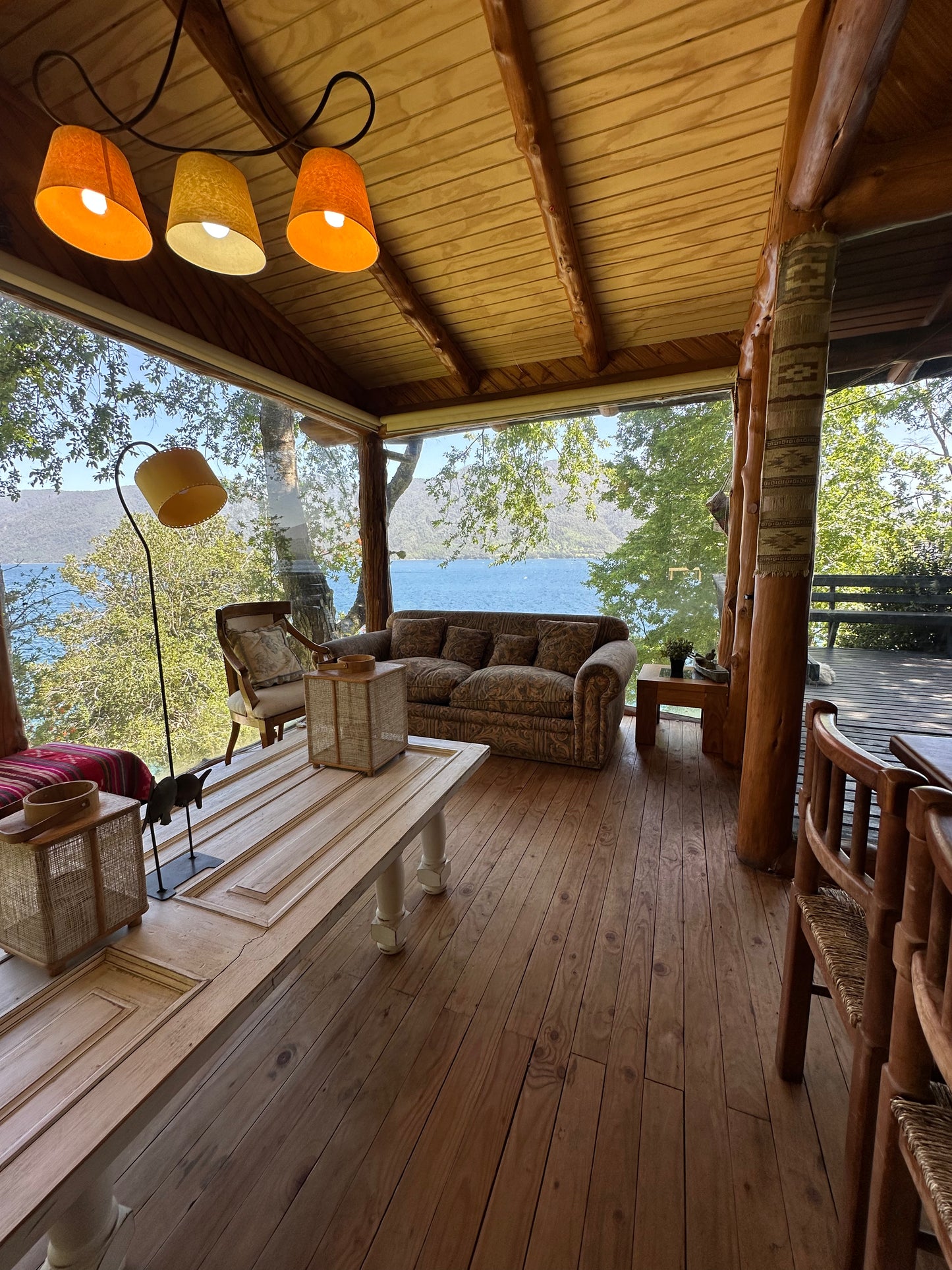Casa frente al Lago Caburgua con playa privada