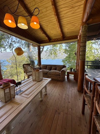 Casa frente al Lago Caburgua con playa privada