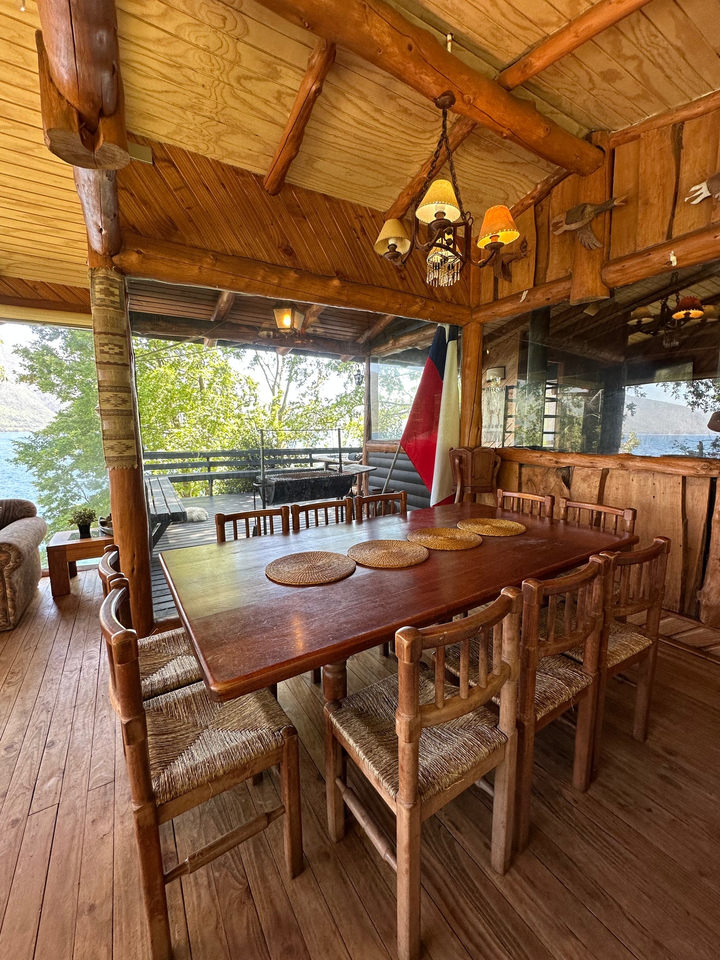Casa frente al Lago Caburgua con playa privada