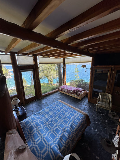 Casa frente al Lago Caburgua con playa privada