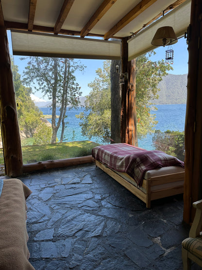 Casa frente al Lago Caburgua con playa privada