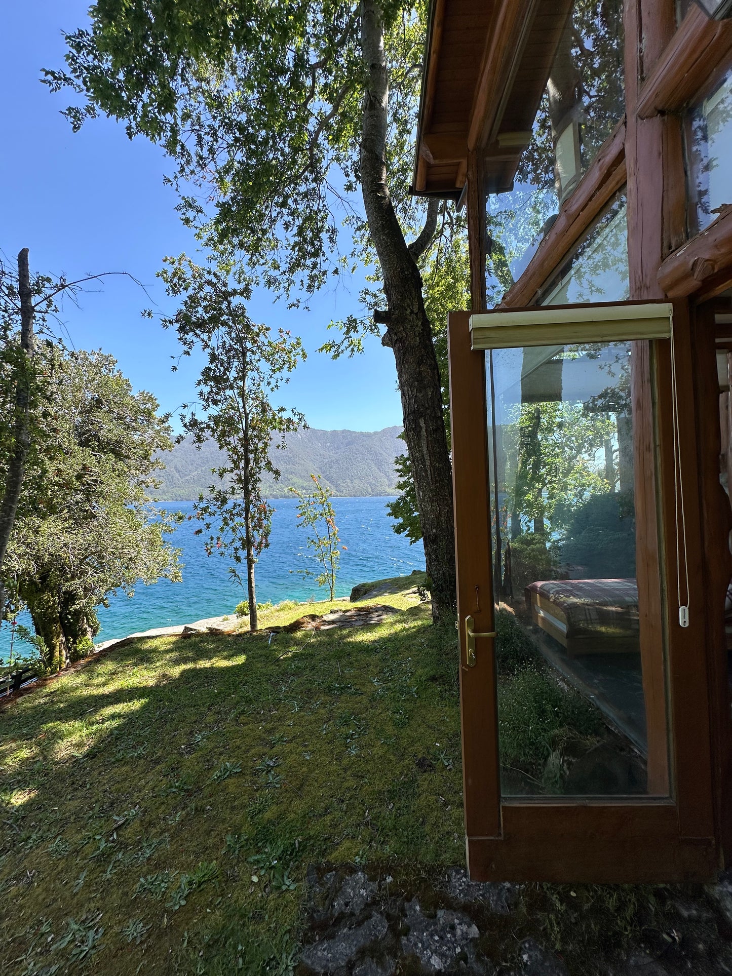 Casa frente al Lago Caburgua con playa privada