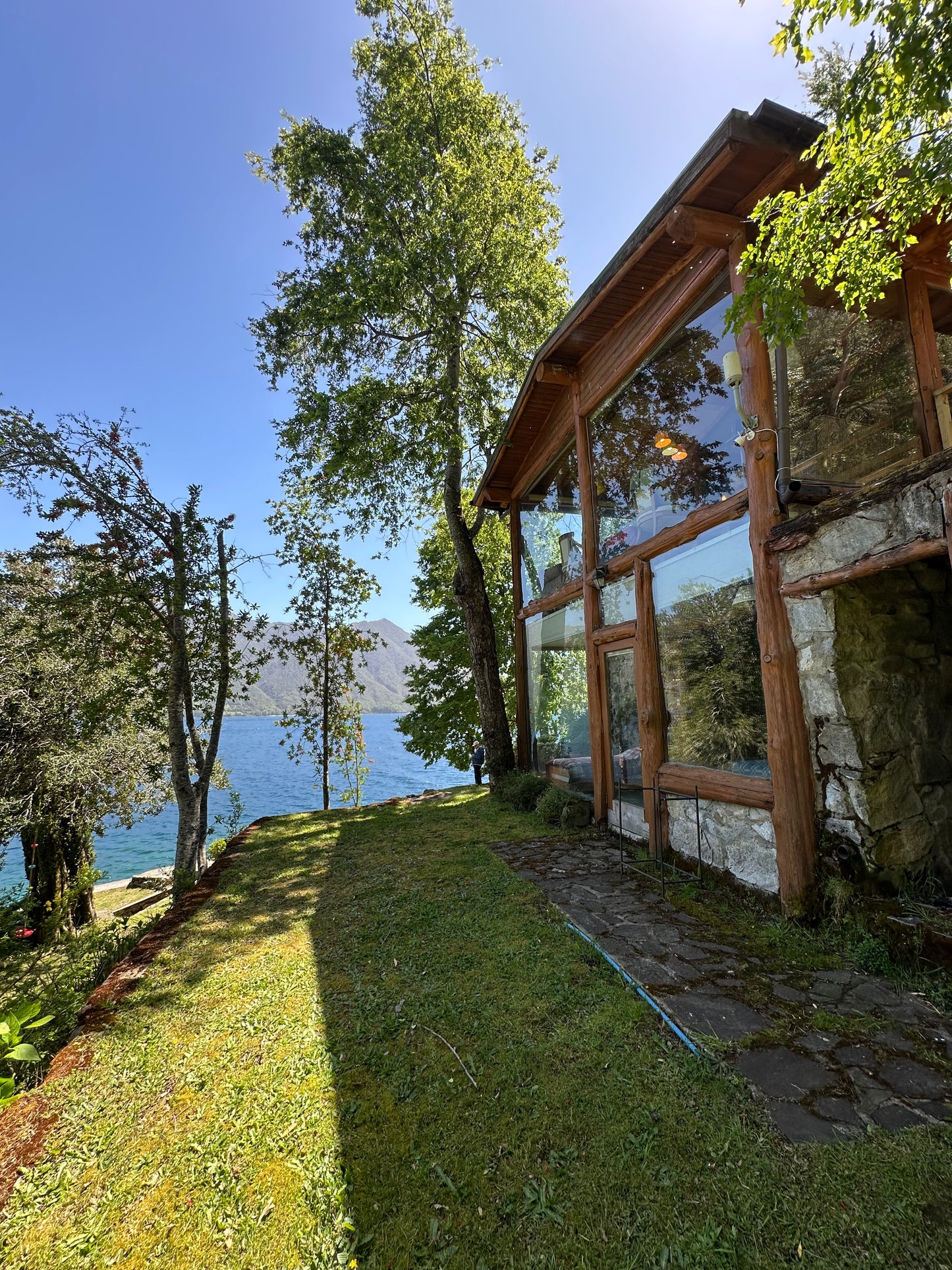 Casa frente al Lago Caburgua con playa privada
