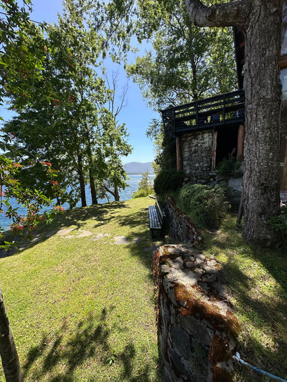 Casa frente al Lago Caburgua con playa privada