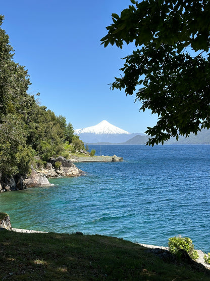 Casa frente al Lago Caburgua con playa privada